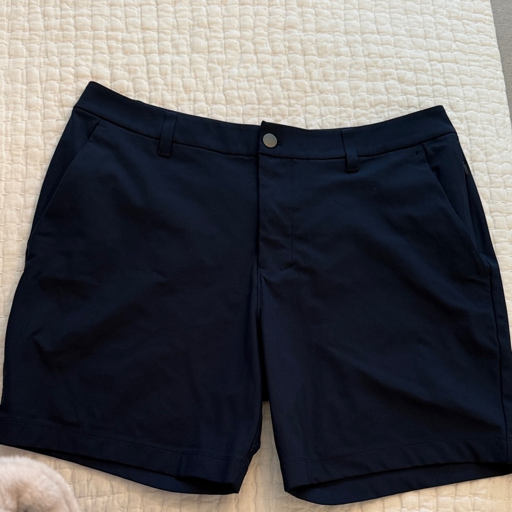 lululemon Men’s Navy ABC Classic fit warpstream shorts. 7” Size 33